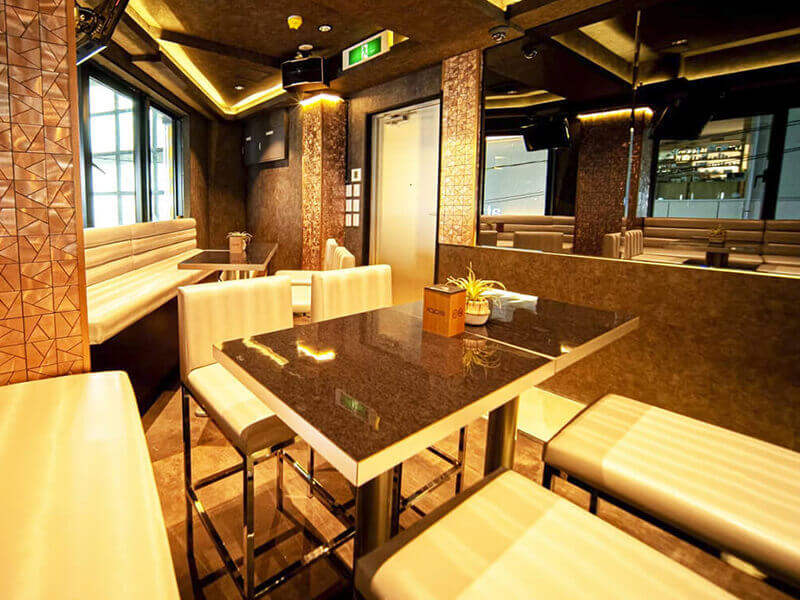 【22：00～限定！最強2次会貸切プラン】3H飲み放題＆スナック盛・デザート付！6,500円⇒6,000円！スパークリングワインボトルで乾杯！更に専用ダーツもあるので２次会にぴったり！ - 恵比寿 貸切 ラウンジ LIP BAR & DART 恵比寿