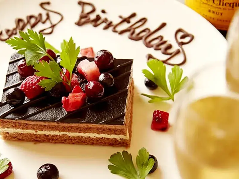 恵比寿 貸切 ラウンジ LIP BAR & DART 恵比寿 - ＼特製ケーキ付／Birthday＆記念日お店貸切プラン！♪2H飲み放題＆全7品 5,000円⇒4,500円(月～木限定)