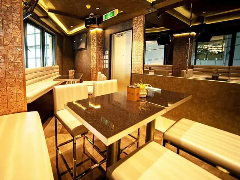 【22：00～限定！最強2次会貸切プラン】3H飲み放題＆スナック盛・デザート付！6,500円⇒6,000円！スパークリングワインボトルで乾杯！更に専用ダーツもあるので２次会にぴったり！ - 恵比寿 貸切 ラウンジ LIP BAR & DART 恵比寿